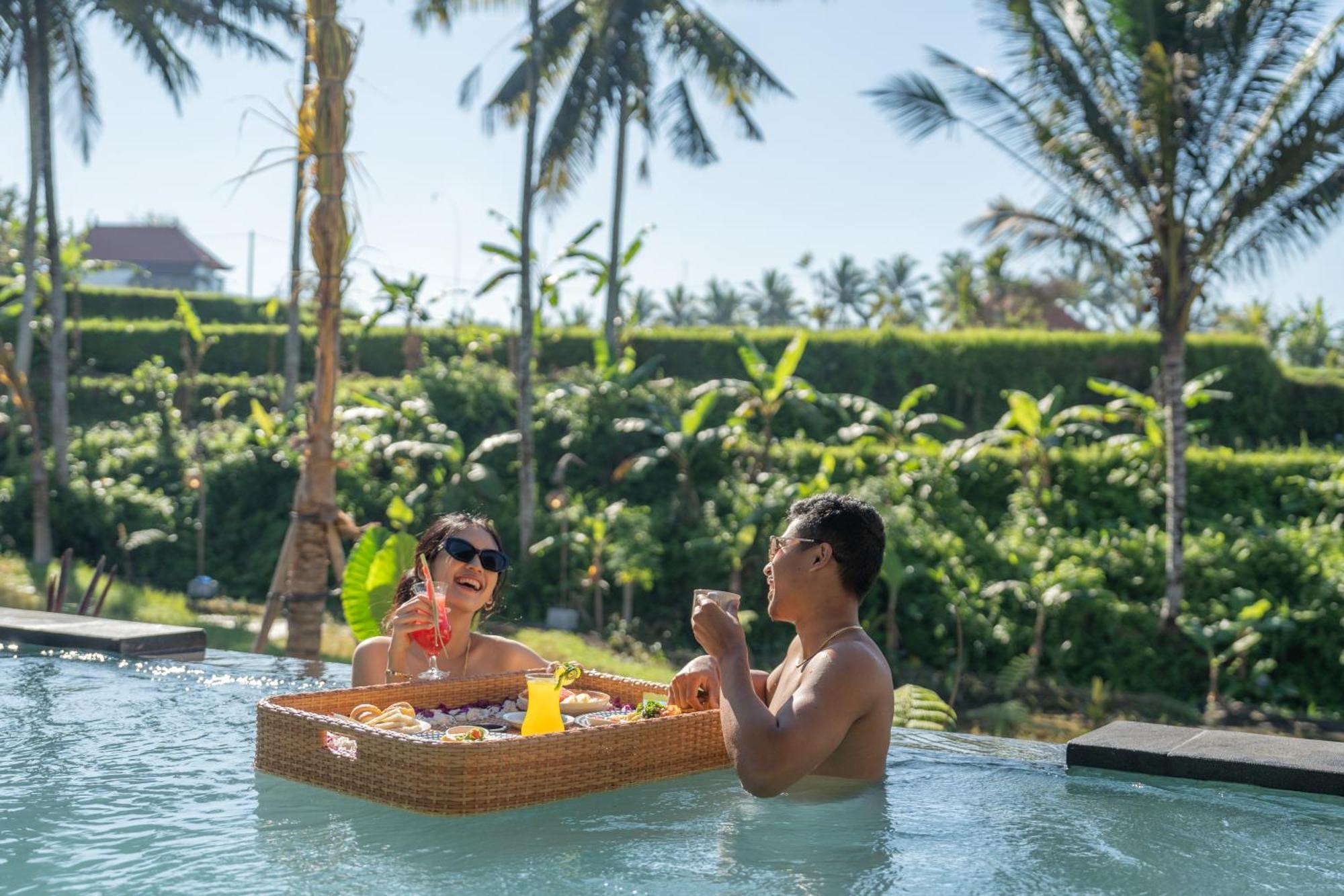 Dewi Kunti Villa เตกากาลัง ภายนอก รูปภาพ