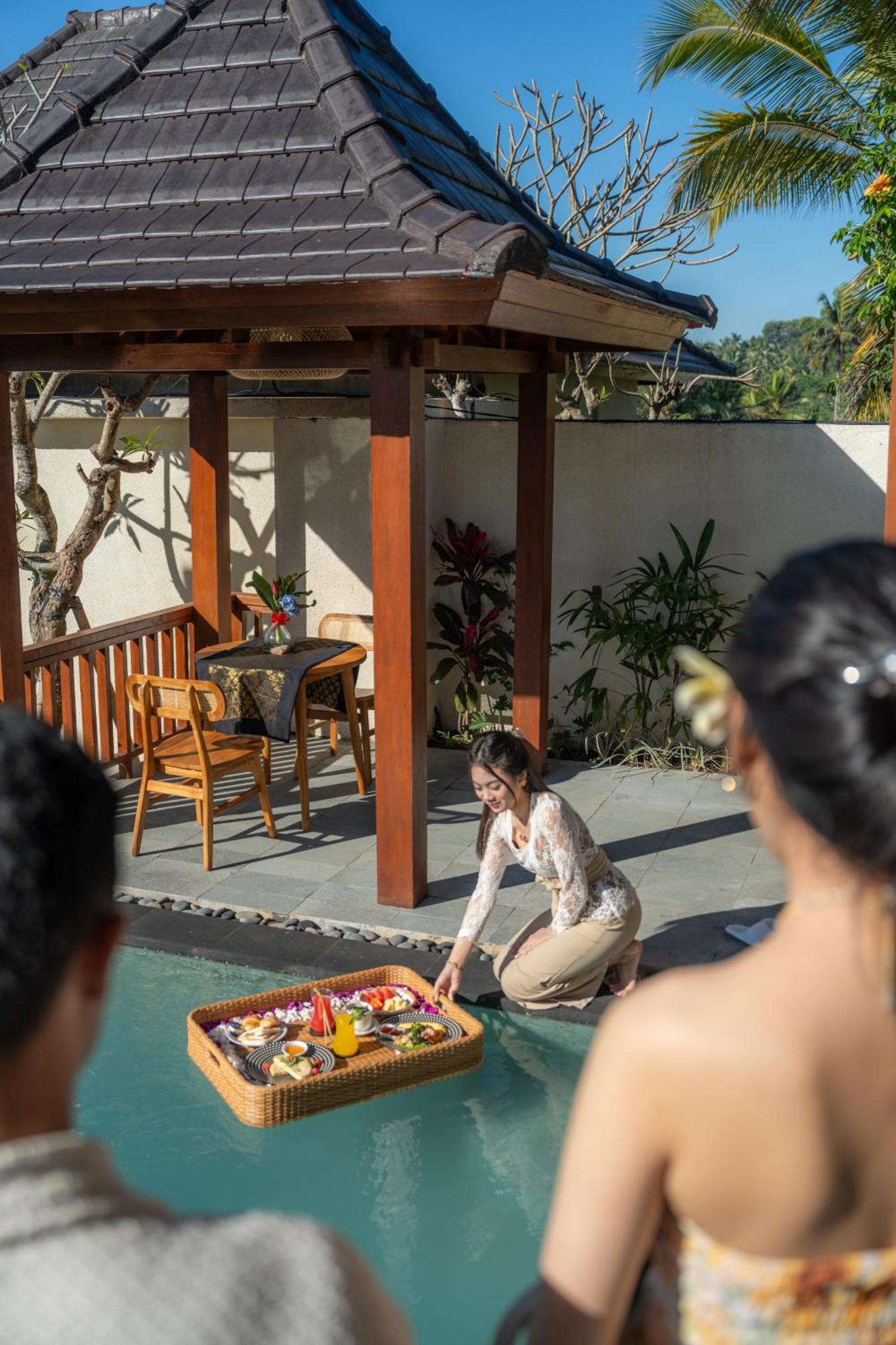 Dewi Kunti Villa เตกากาลัง ภายนอก รูปภาพ