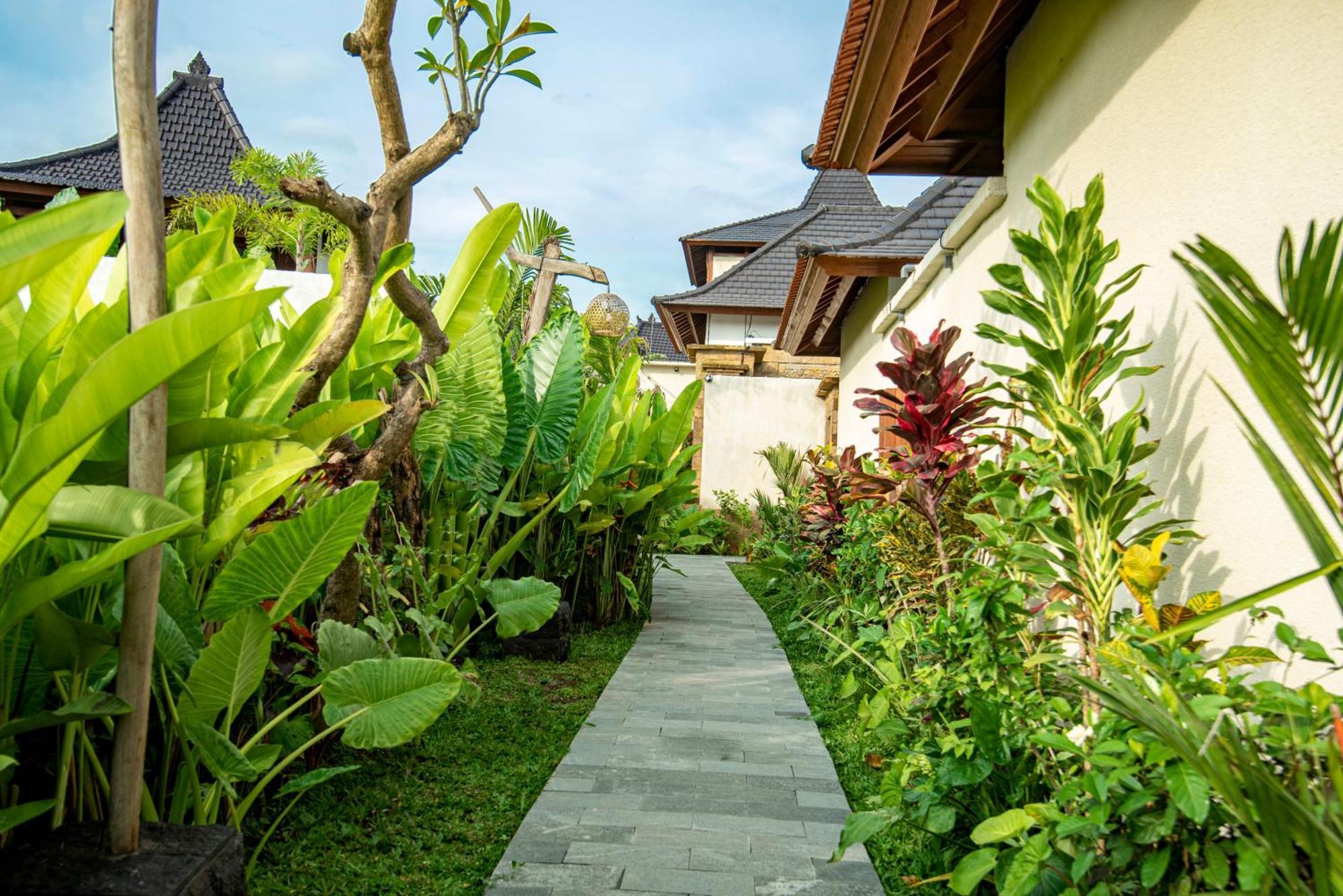 Dewi Kunti Villa เตกากาลัง ภายนอก รูปภาพ