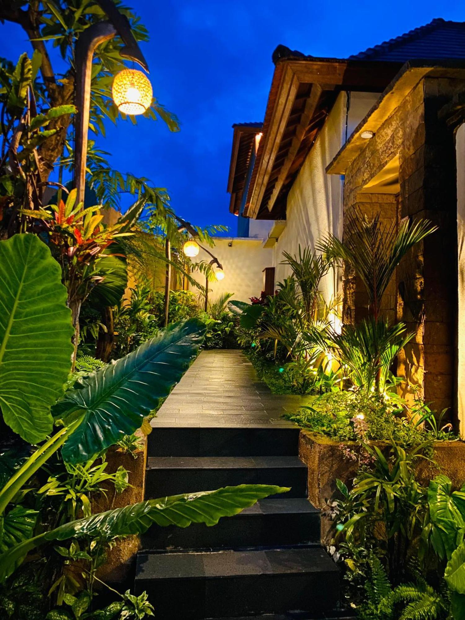 Dewi Kunti Villa เตกากาลัง ภายนอก รูปภาพ