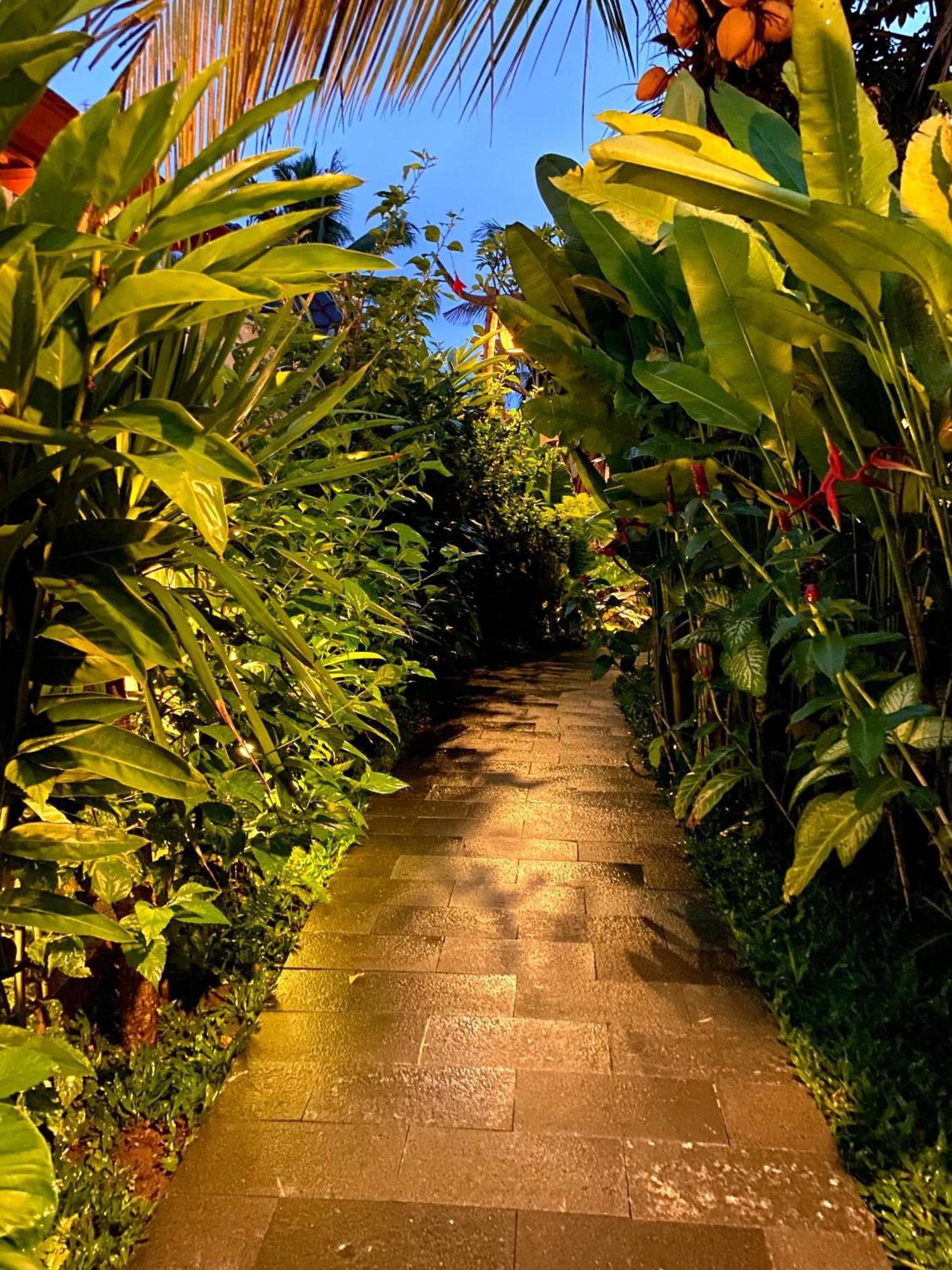 Dewi Kunti Villa เตกากาลัง ภายนอก รูปภาพ